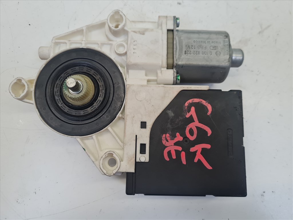Volkswagen Golf VI jobb első ablakemelő motor (18893) 1k5837402bd 3c0959793b 7. kép