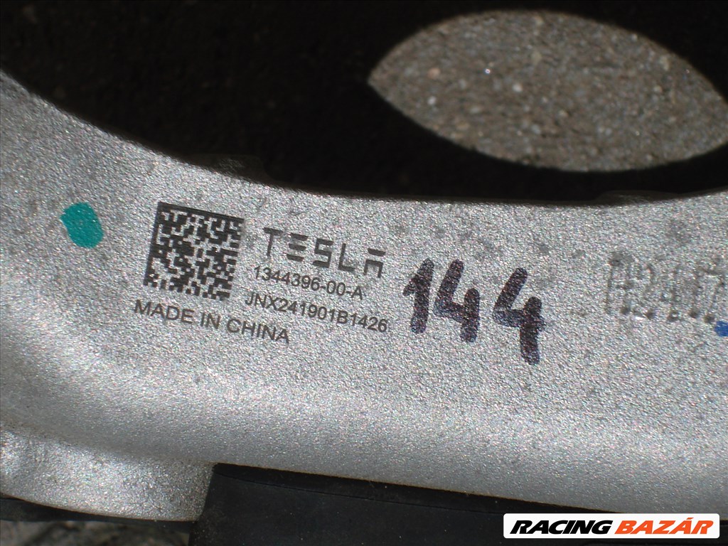Tesla Model 3 Jobb első lengéscsillapitó tartó Konzol 1344396-00-A 2017-től 5. kép