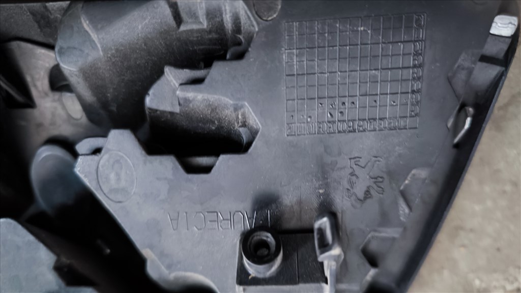 Peugeot 207 gyári embléma hűtőrácsra 303002001 18c0001030 3. kép