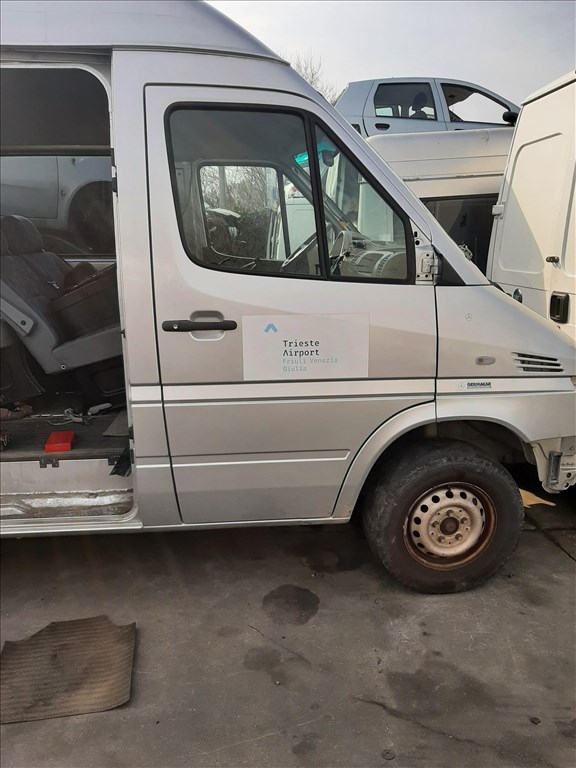 Mercedes Sprinter (W901) bontott alkatrészei 11. kép