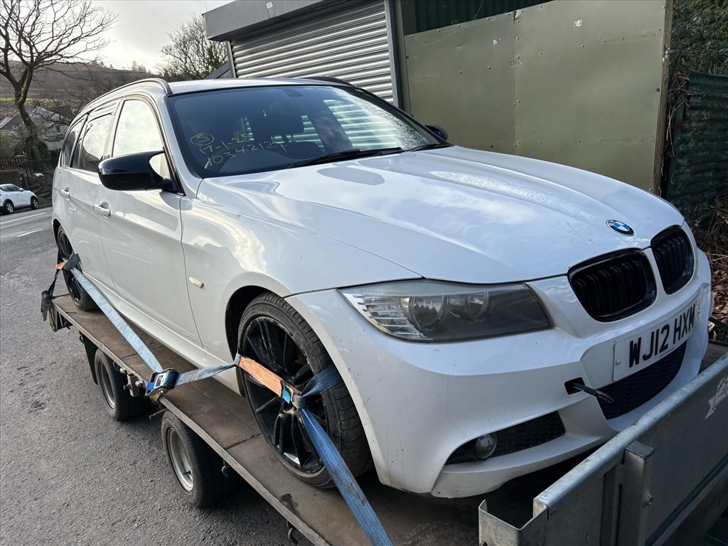 BMW 320 (E90, E91, E92, E93) bontott alkatrészei 2. kép