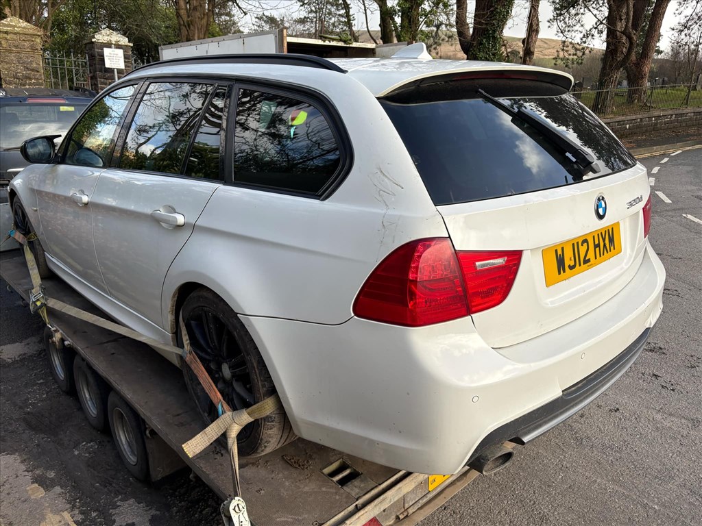 BMW 320 (E90, E91, E92, E93) bontott alkatrészei 4. kép