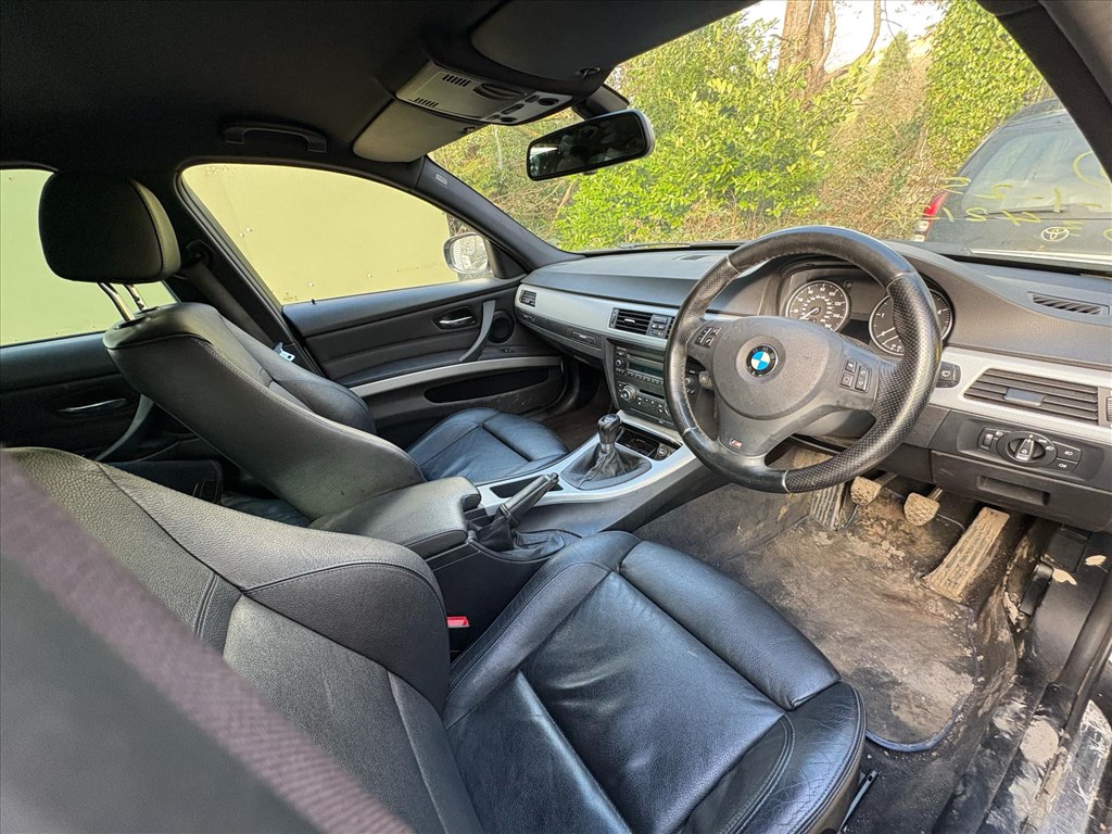 BMW 320 (E90, E91, E92, E93) bontott alkatrészei 5. kép
