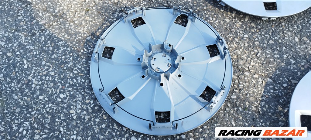 Audi Q2 gyári 16" dísztárcsa szett újszerű állapotban eladó! 81A601147 4. kép