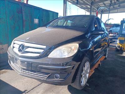 Mercedes B 200 CDI bontott alkatrészei