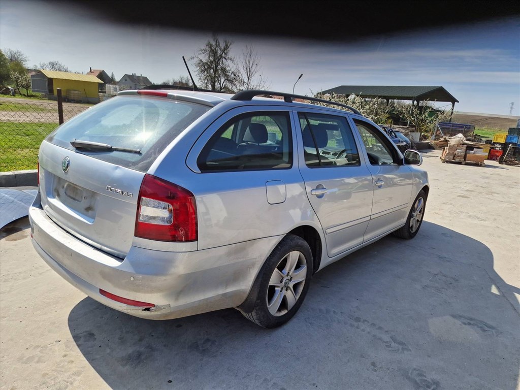 Octavia 2 facelift 1.6 alkatrészek 2. kép