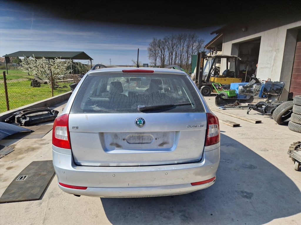 Octavia 2 facelift 1.6 alkatrészek 3. kép