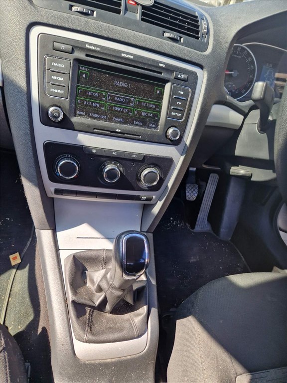 Octavia 2 facelift 1.6 alkatrészek 4. kép