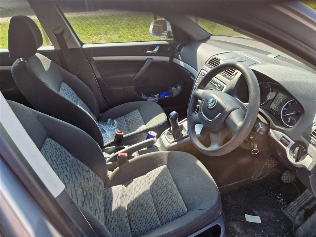 Octavia 2 facelift 1.6 alkatrészek 7. kép