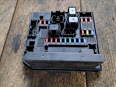 Nissan Qashqai (J10) 1.5 dci biztosítéktábla  284b7jd02a