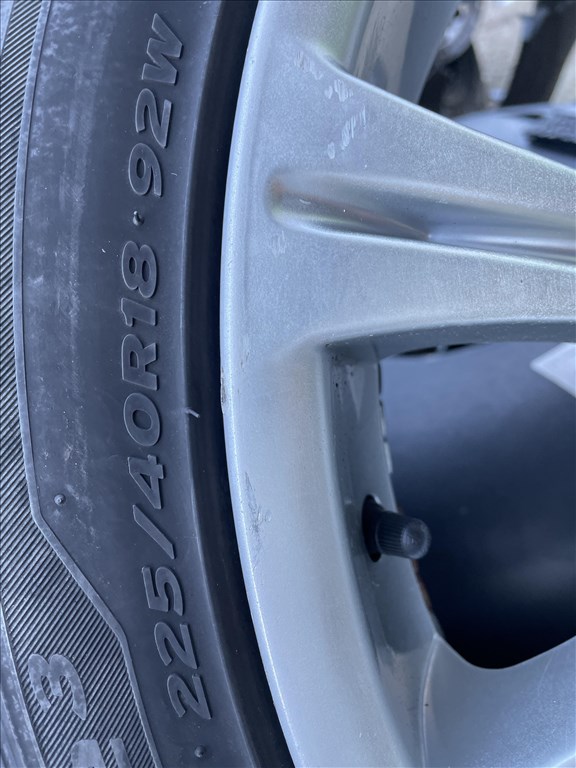  5x120 lyukosztású 18" használt alufelni, rajta használt nyári gumi gumi  6. kép