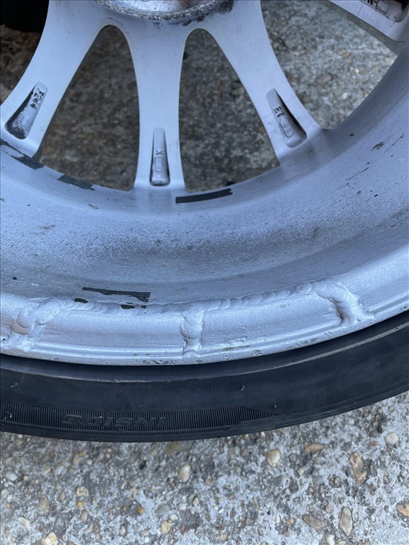  5x120 lyukosztású 18" használt alufelni, rajta használt nyári gumi gumi  10. kép