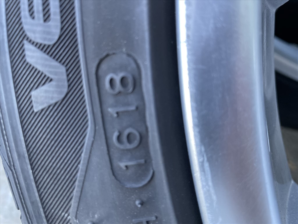  5x120 lyukosztású 18" használt alufelni, rajta használt nyári gumi gumi  12. kép