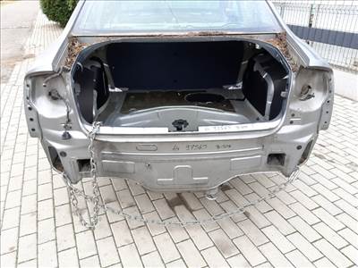 Audi A4 4 ajtós (8E B7) hátfal