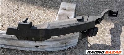 Opel Astra J GTC fényszóró alatti első lökhárító jobb és bal tartó