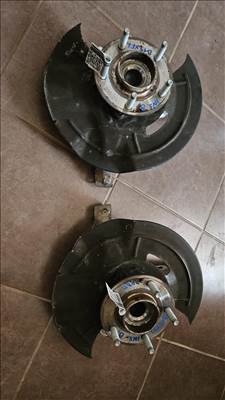 Opel Insignia B Csonkállvány jobb és bal oldali  2338419723384198
