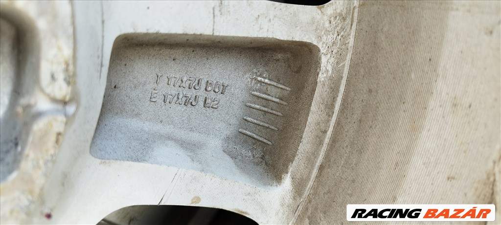  Kia Sorento 17" alufelni, 235/65 újszerű Kumho négyévszakos gumival eladó! 529103E702 10. kép