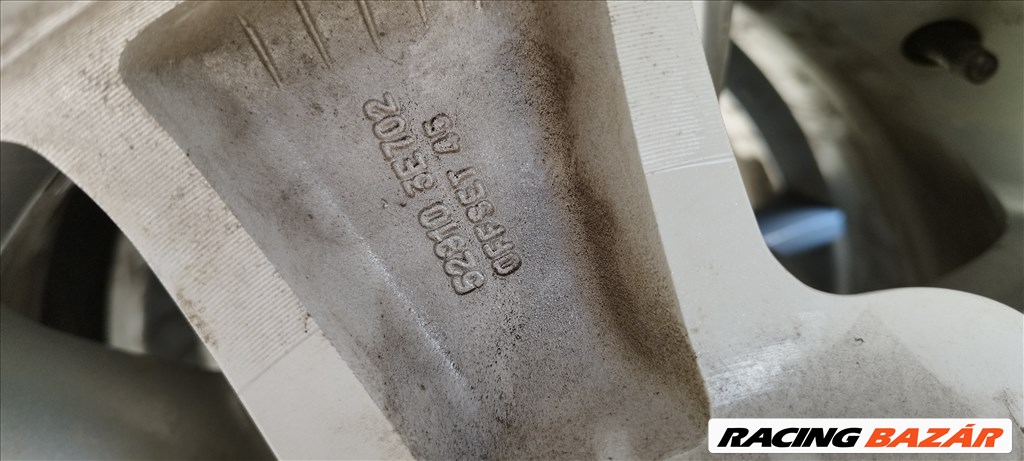  Kia Sorento 17" alufelni, 235/65 újszerű Kumho négyévszakos gumival eladó! 529103E702 12. kép