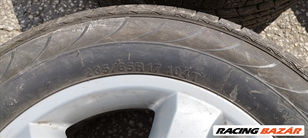  Kia Sorento 17" alufelni, 235/65 újszerű Kumho négyévszakos gumival eladó! 529103E702 15. kép