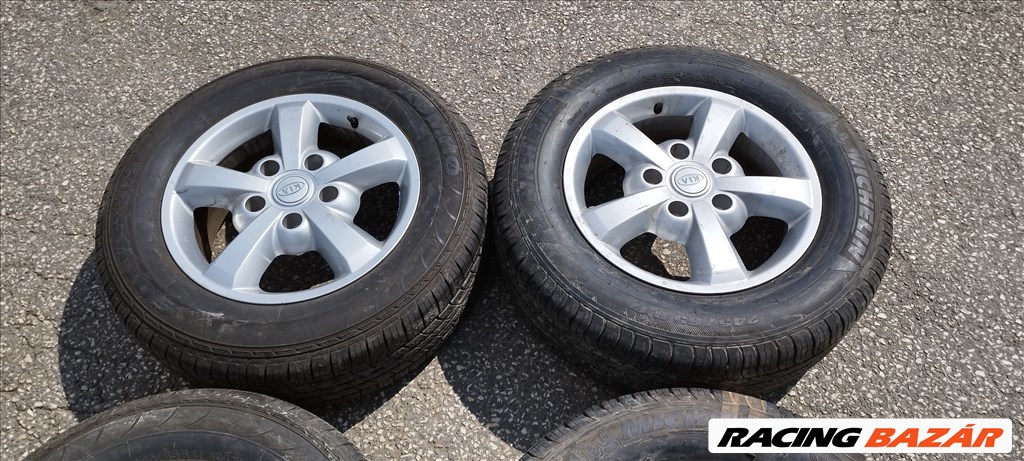  Kia Sorento 17" alufelni, 235/65 újszerű Kumho négyévszakos gumival eladó! 529103E702 2. kép