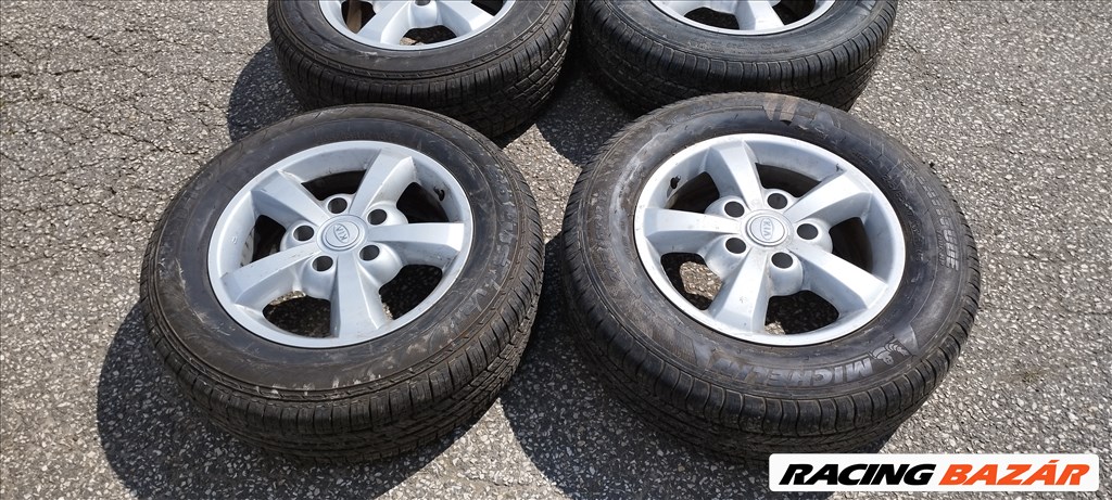  Kia Sorento 17" alufelni, 235/65 újszerű Kumho négyévszakos gumival eladó! 529103E702 3. kép