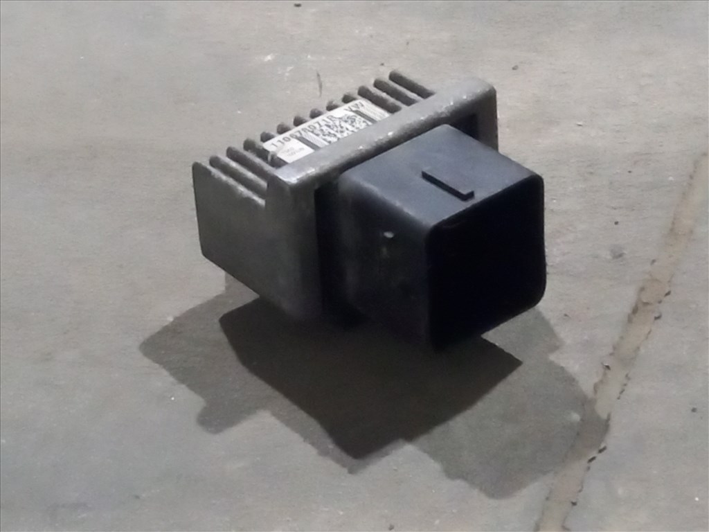 Renault MASTER Opel MOVANO 10- Izzítórelé relé vezérlő izzítás 1300 110678071r 2. kép