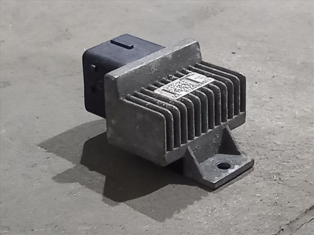 Renault MASTER Opel MOVANO 10- Izzítórelé relé vezérlő izzítás 1300 110678071r 3. kép