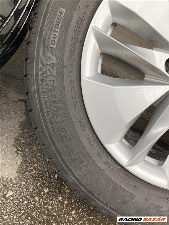  16" újszerű (gyári felni) alufelni, rajta 205/60 újszerű Kumho nyári gumi 4. kép