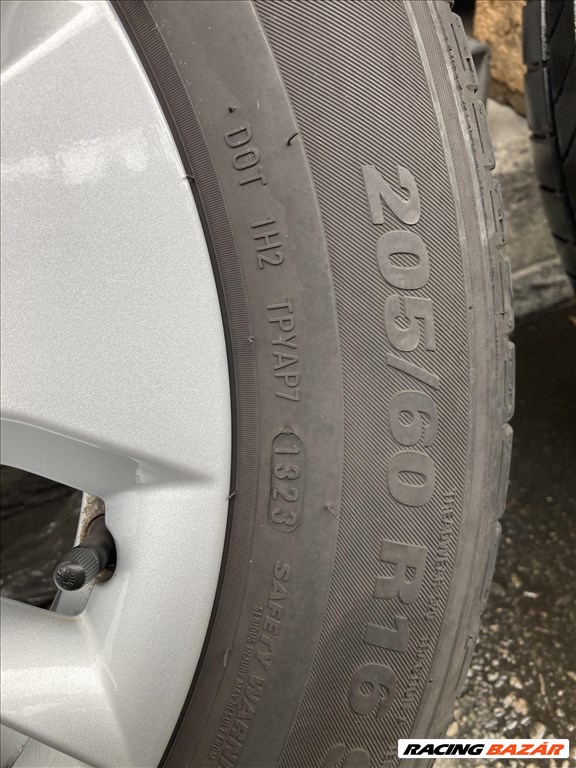  16" újszerű (gyári felni) alufelni, rajta 205/60 újszerű Kumho nyári gumi 5. kép