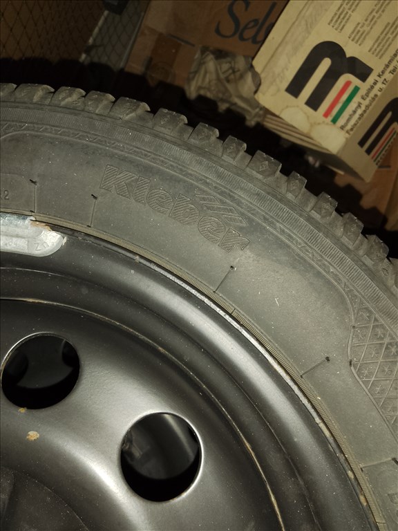 Eladó 4db. 4x114.3 lemezfelni 195/50 R15 téli gumival 2008-as Mitsubishi Coltról. 6. kép