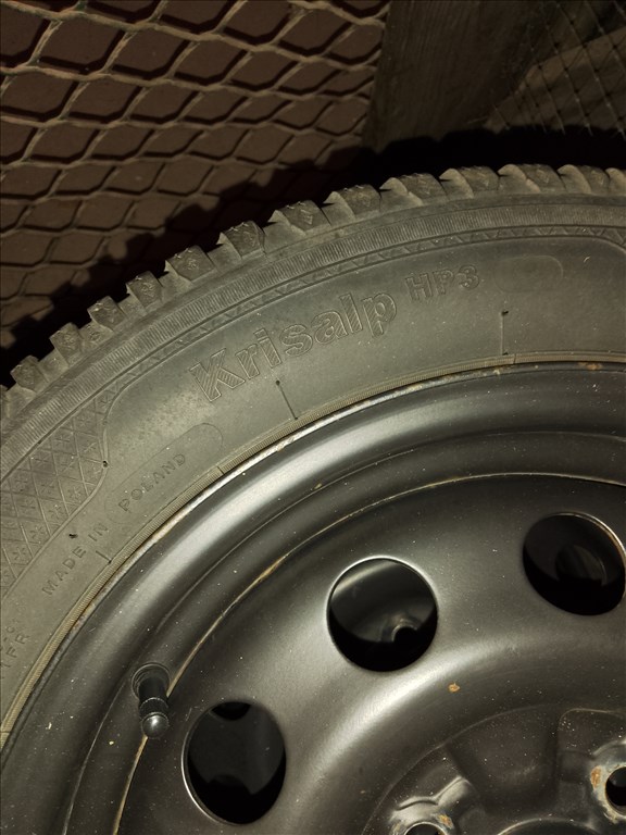 Eladó 4db. 4x114.3 lemezfelni 195/50 R15 téli gumival 2008-as Mitsubishi Coltról. 7. kép