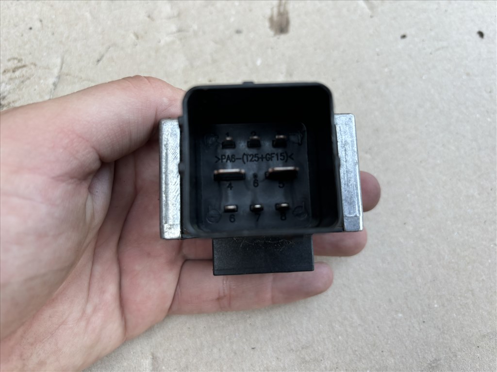 Renault Master III izzító relé  110678071r 2. kép