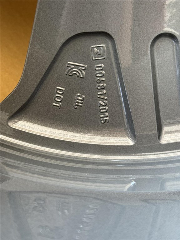 R21 Original audi 8.5J ET30 - 4K8 601 025AH 4K8601025AH 1db alufelni 3. kép