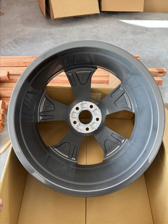 R21 Original audi 8.5J ET30 - 4K8 601 025AH 4K8601025AH 1db alufelni 7. kép