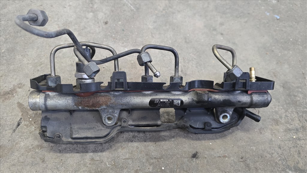 Renault Espace IV 1.9 dCi porlasztó híd 8200330912 2. kép