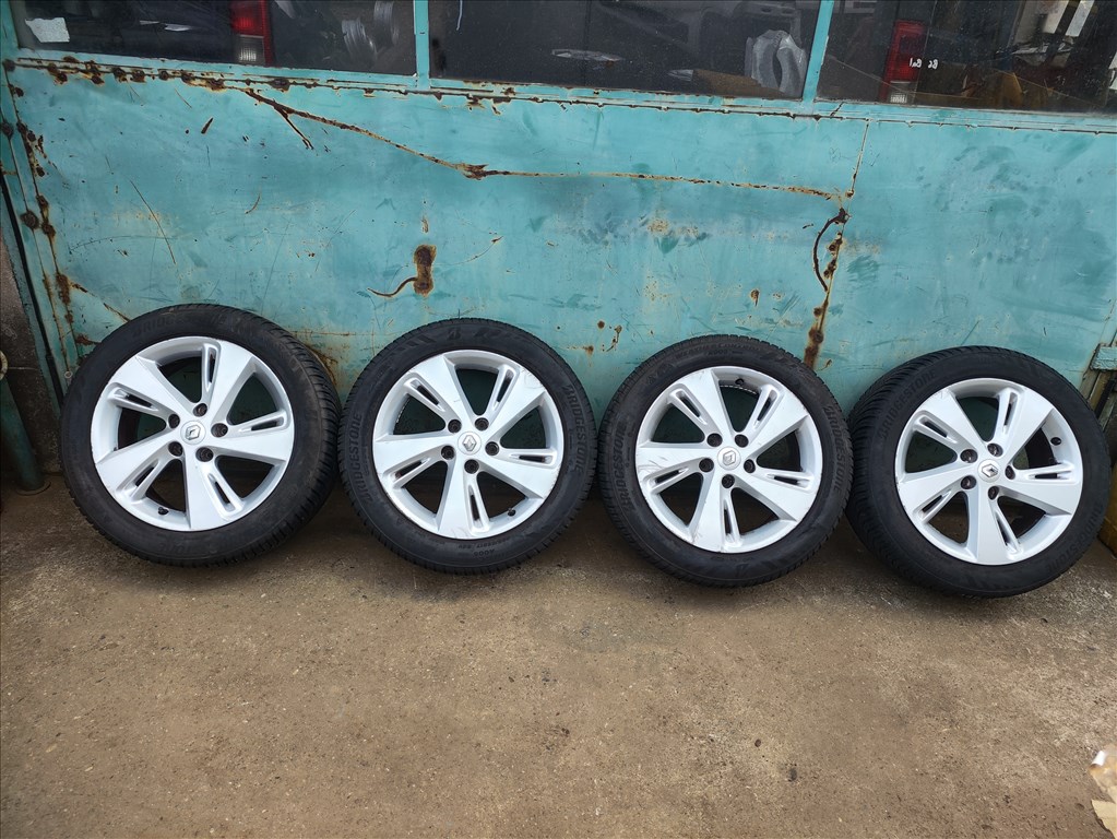 Renault Scénic III 5x114.3 lyukosztású 17" használt alufelni, 205/55 használt négyévszakos gumi 1. kép