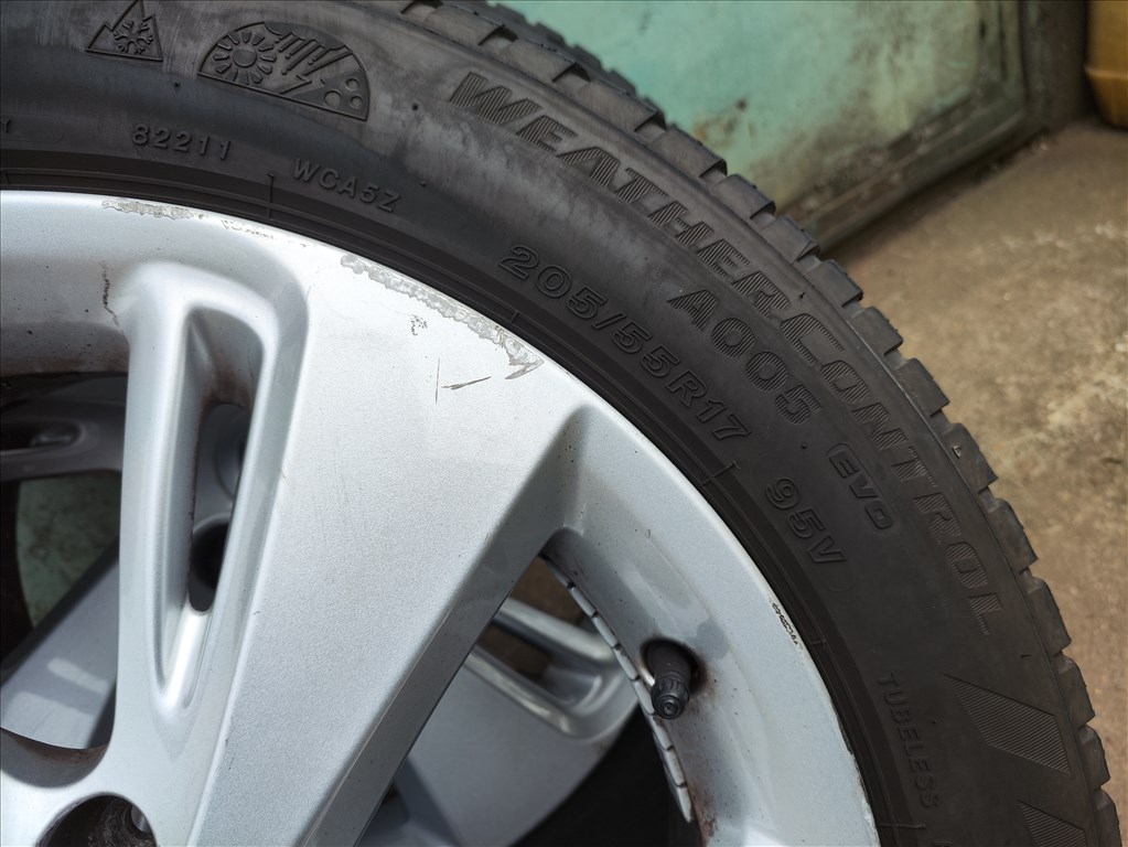 Renault Scénic III 5x114.3 lyukosztású 17" használt alufelni, 205/55 használt négyévszakos gumi 22. kép