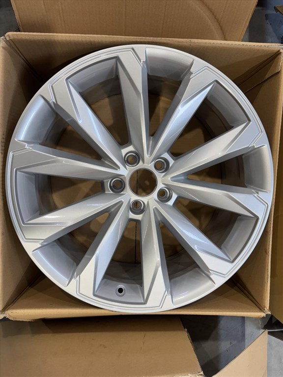 R20 Original Audi 8.5J ET37 - 4K9 601 025B 4K9601025B 3DB ALUFELNI  1. kép