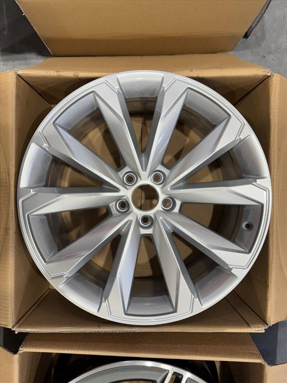 R20 Original Audi 8.5J ET37 - 4K9 601 025B 4K9601025B 3DB ALUFELNI  3. kép