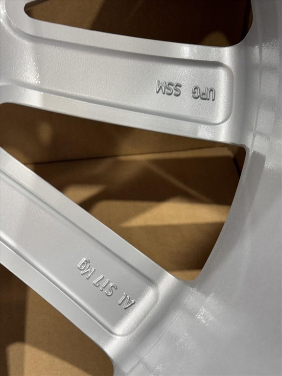 R20 Original Audi 8.5J ET37 - 4K9 601 025B 4K9601025B 3DB ALUFELNI  7. kép