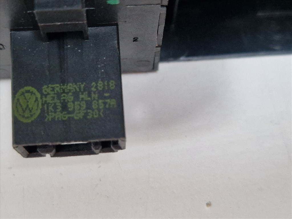 Volkswagen Golf VI bal első ablakemelő kapcsoló (3 ajtóshoz) (17677) 1k3959857a 10. kép