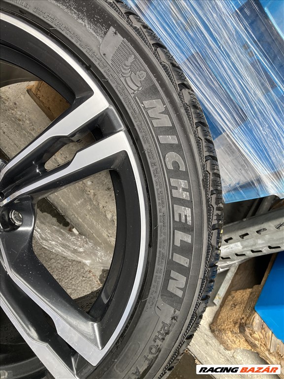  19" újszerű (gyári felni) alufelni, rajta 2db 285/40 és 2db 265/40 újszerű Michelin téli gumi  4. kép