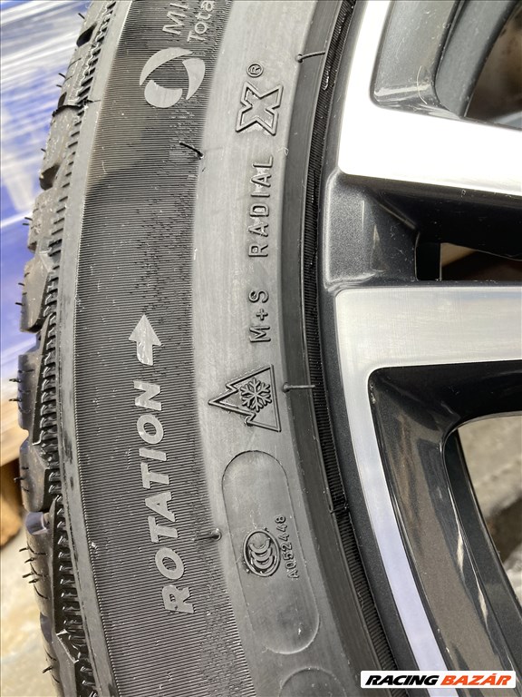  19" újszerű (gyári felni) alufelni, rajta 2db 285/40 és 2db 265/40 újszerű Michelin téli gumi  8. kép