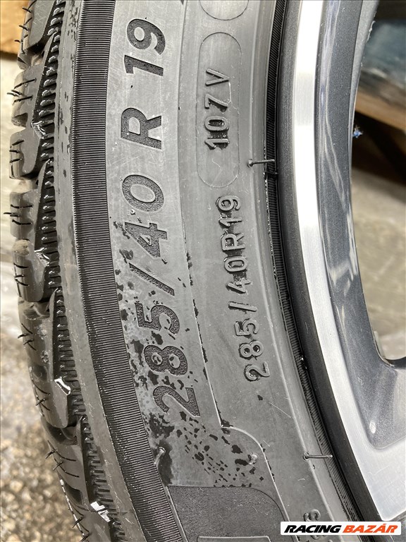  19" újszerű (gyári felni) alufelni, rajta 2db 285/40 és 2db 265/40 újszerű Michelin téli gumi  10. kép
