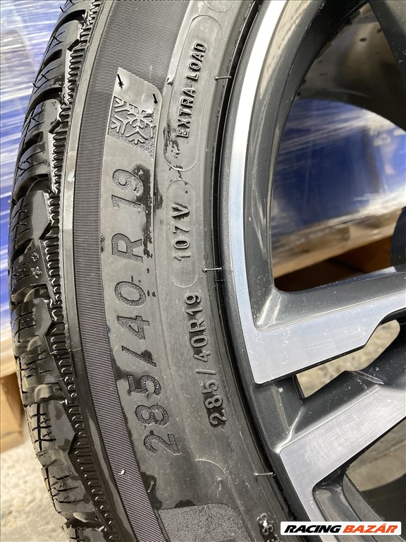  19" újszerű (gyári felni) alufelni, rajta 2db 285/40 és 2db 265/40 újszerű Michelin téli gumi  14. kép