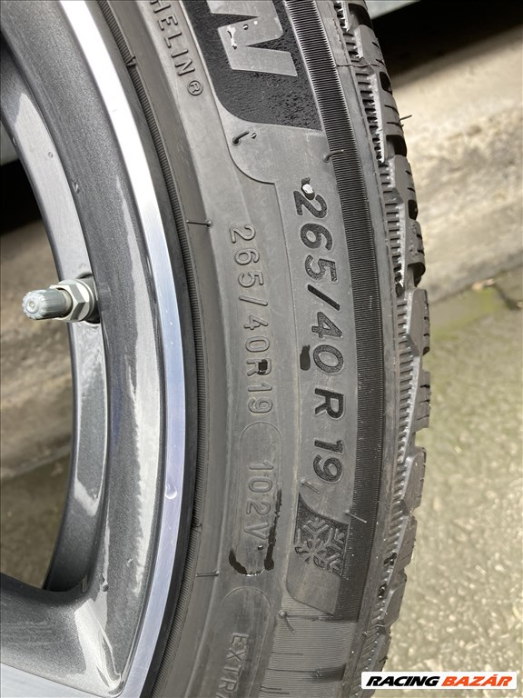 19" újszerű (gyári felni) alufelni, rajta 2db 285/40 és 2db 265/40 újszerű Michelin téli gumi  17. kép