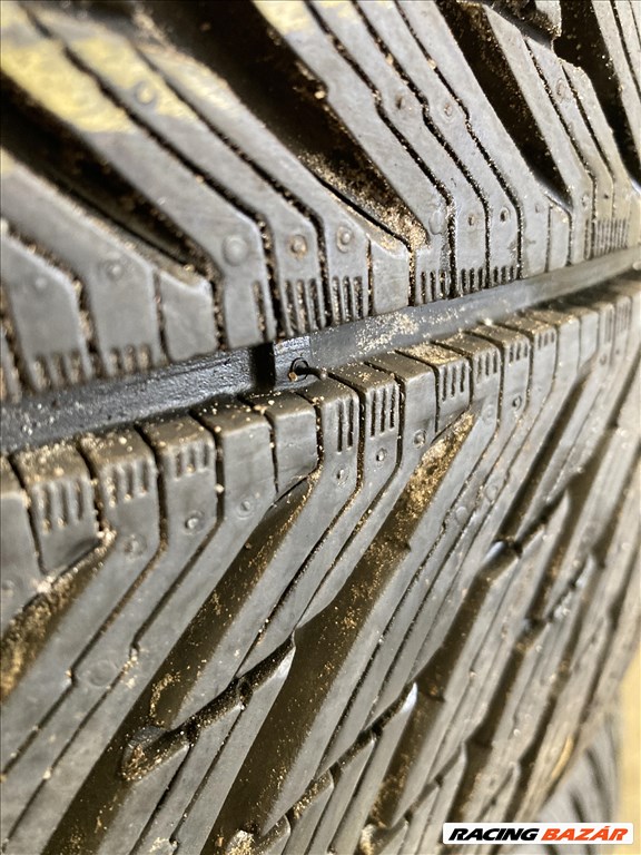  19" újszerű (gyári felni) alufelni, rajta 2db 285/40 és 2db 265/40 újszerű Michelin téli gumi  26. kép