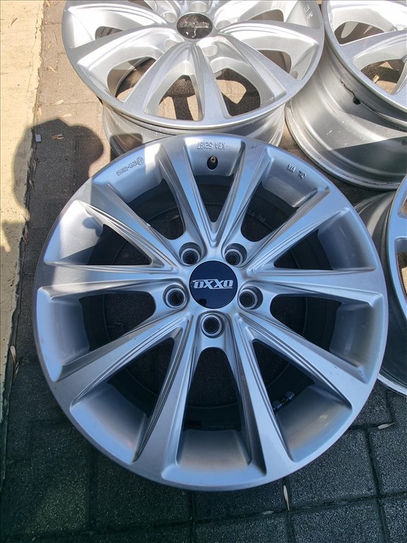  5x112 lyukosztású 6,5J 17" újszerű Oxxo alufelni 2. kép