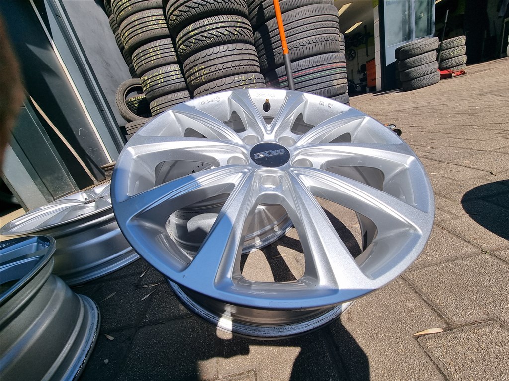  5x112 lyukosztású 6,5J 17" újszerű Oxxo alufelni 3. kép