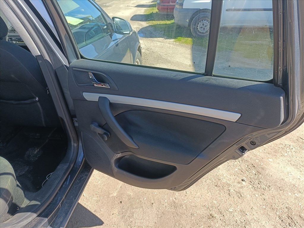 Skoda Octavia II, 1.9Tdi(BLS) bontott alkatrészei, 9153 színben eladók 8. kép